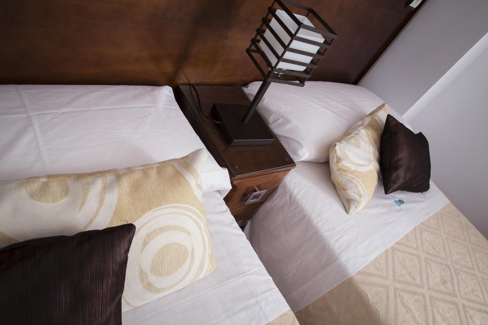 Apartamentos Casa de la Lonja Granada Ruang foto
