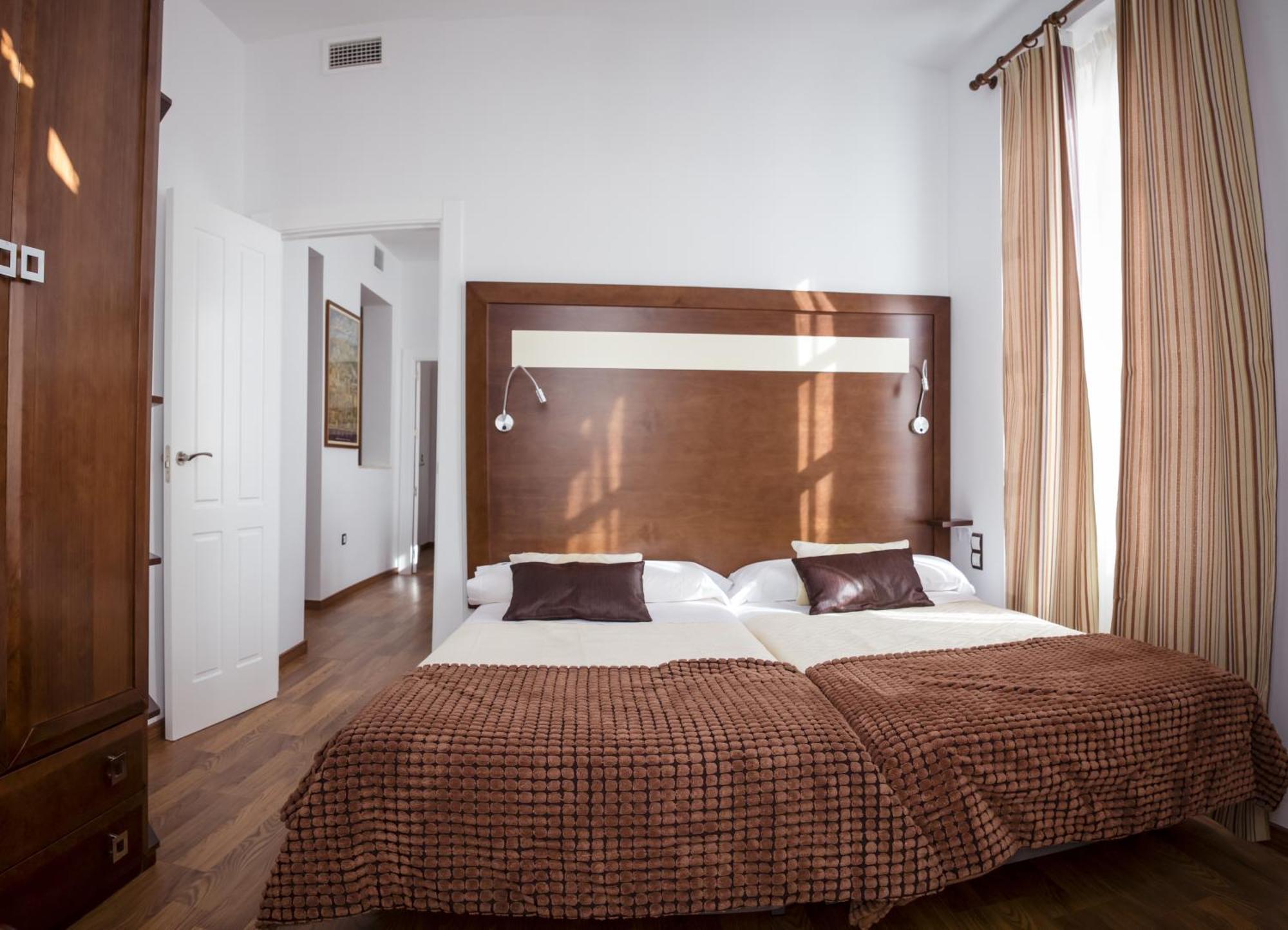 Apartamentos Casa de la Lonja Granada Ruang foto