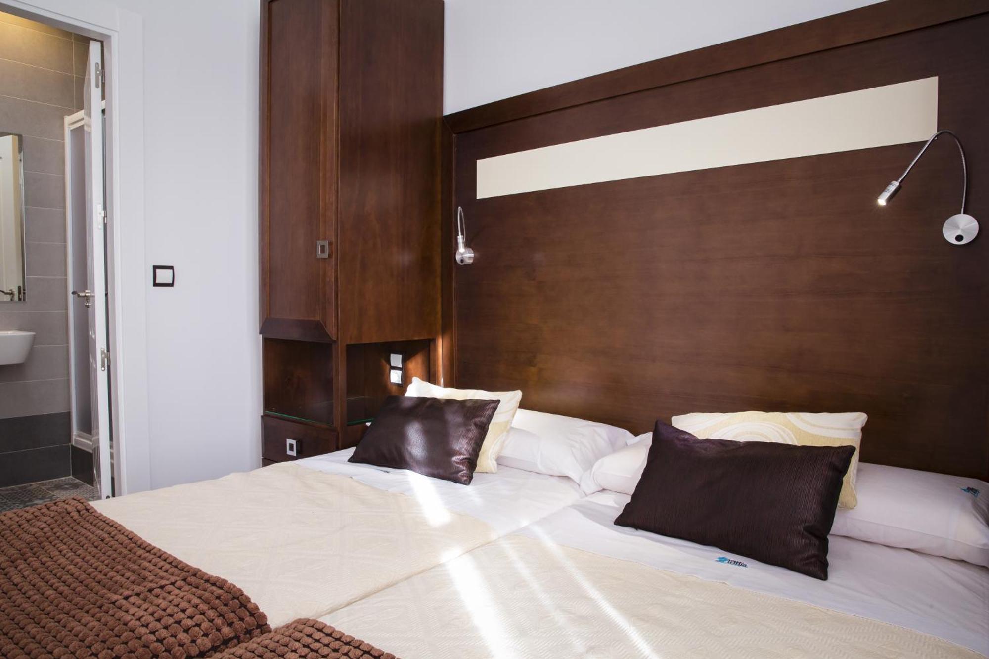Apartamentos Casa de la Lonja Granada Ruang foto